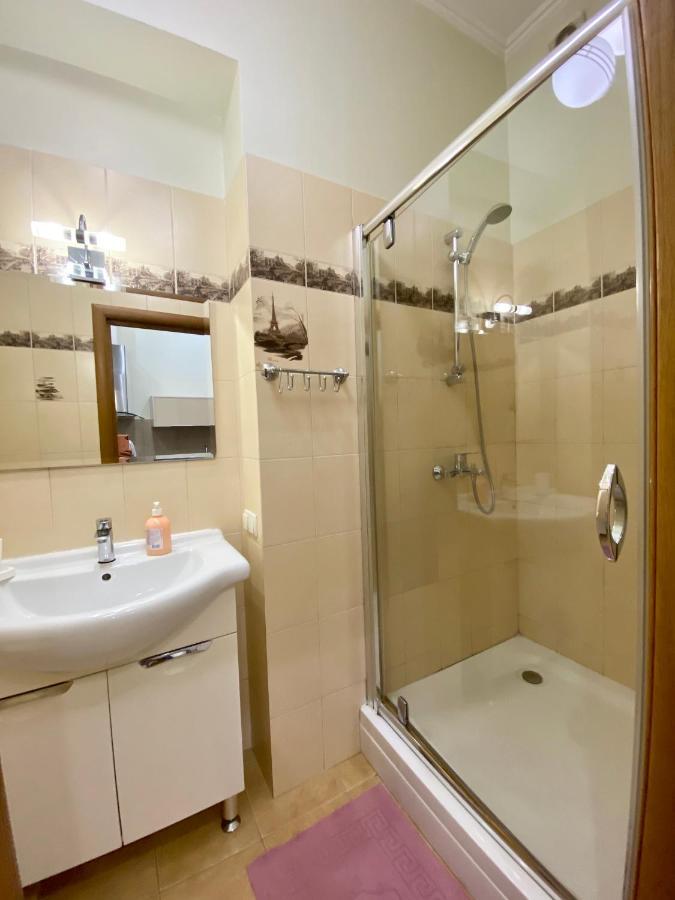 Old Town Apartments Lanzheron Beach Одеса Екстериор снимка